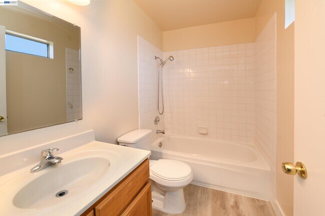 Building Photo - 2716 Adeline St