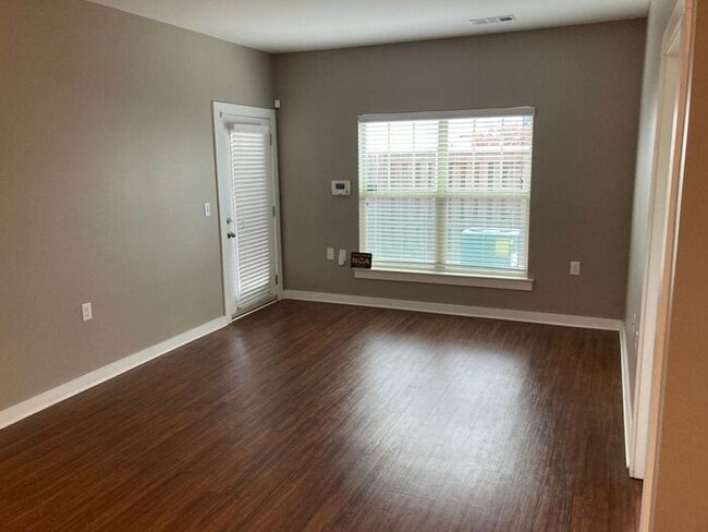 Building Photo - South Nashville Condo near Fairgrounds