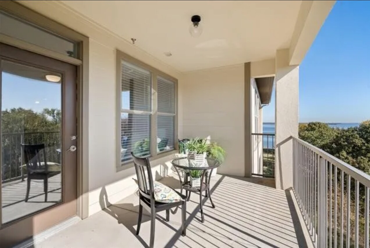 Building Photo - 500 Waters Edge Dr