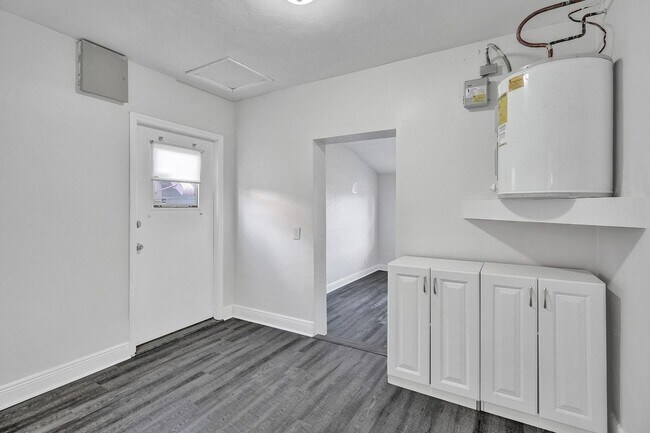 Building Photo - Beautiful 3 bedroom 2 bath Home in Miramar...