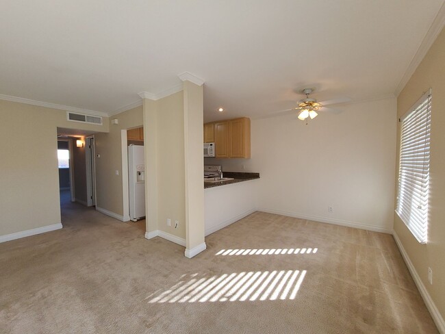 Building Photo - 2 Bedroom Condo in El Cajon with AC!