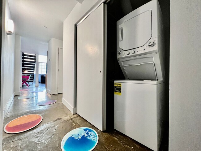 Building Photo - ?Kings Island Loft w/ Brewery, River, Bike...