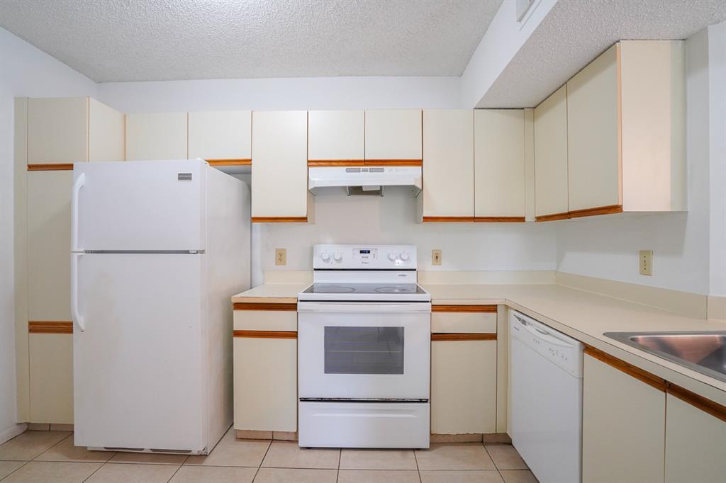 Building Photo - 9033 Wiles Rd