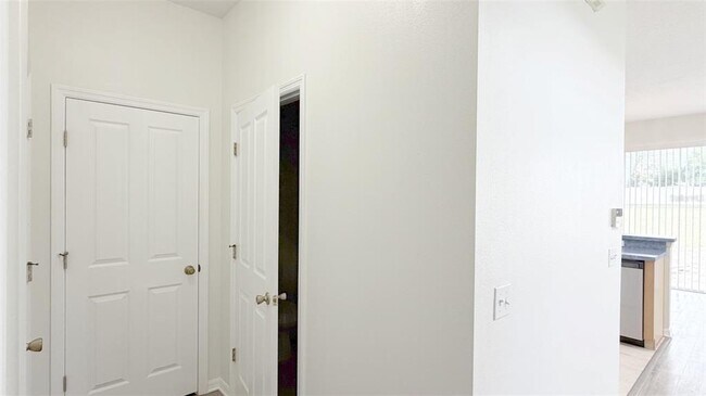 Building Photo - 203 Madison Cir
