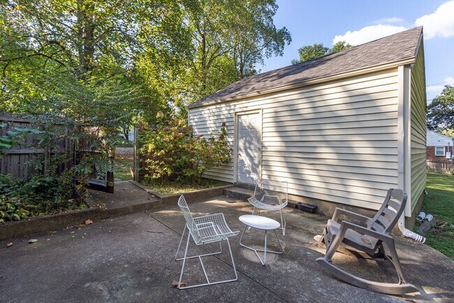 Building Photo - Cozy 3BD/2BA in the heart of Green Hills/L...