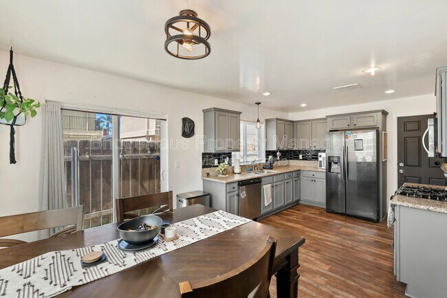 Building Photo - 832 Georgia St