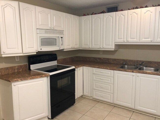 Building Photo - 510 M St