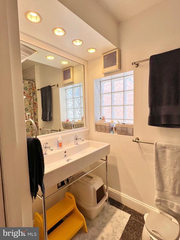 Building Photo - 1507 N Rodney St