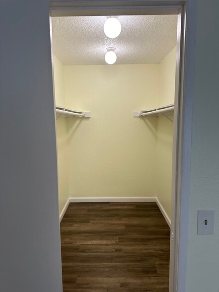 Building Photo - 1515 S Beverly Dr