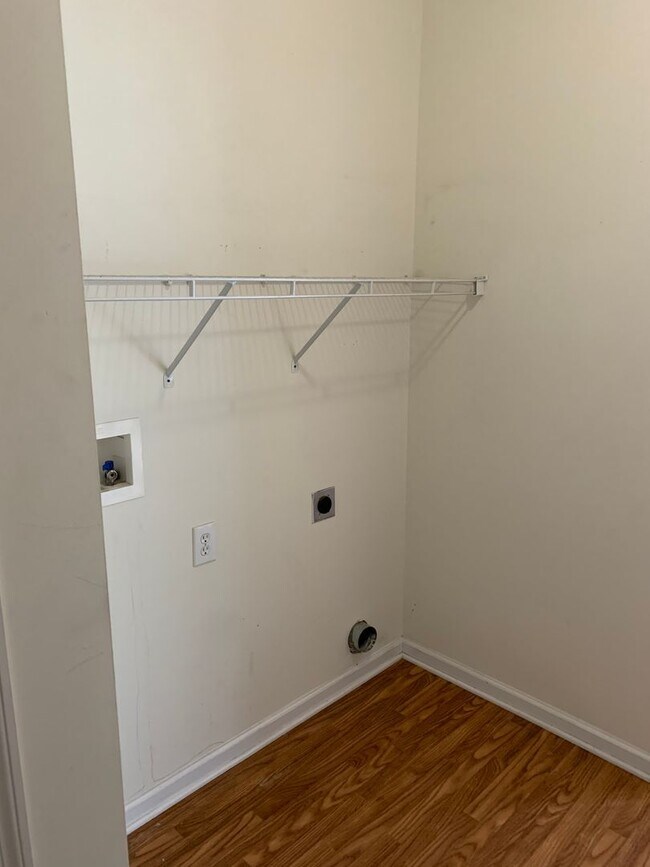 Building Photo - Beautiful Single Family For Rent NOW! Must...