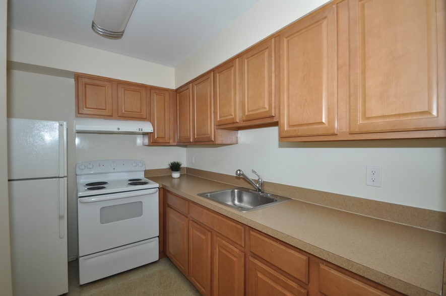 Building Photo - Newberry Estates