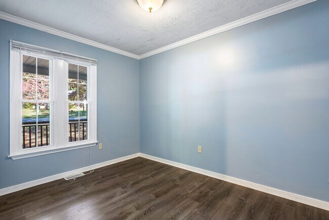 Building Photo - Stunning 3 Bedroom Home AVAILABLE NOW!