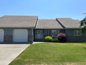 Building Photo - Cozy Home Feel, One Floor Living, Great Ba...