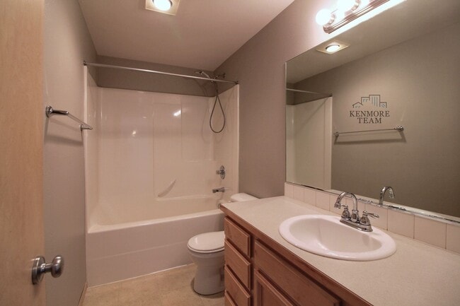 Building Photo - 4 Bedroom, 2.5 Bath Home in West Pasco