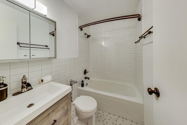 Building Photo - 3550 N Lake Shore Dr