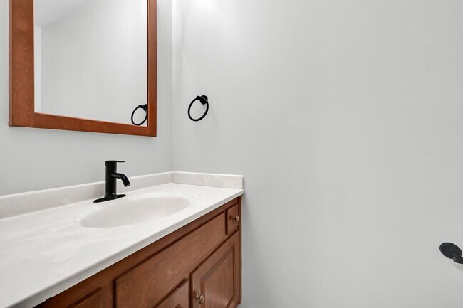 Building Photo - 684 Steinman Ct
