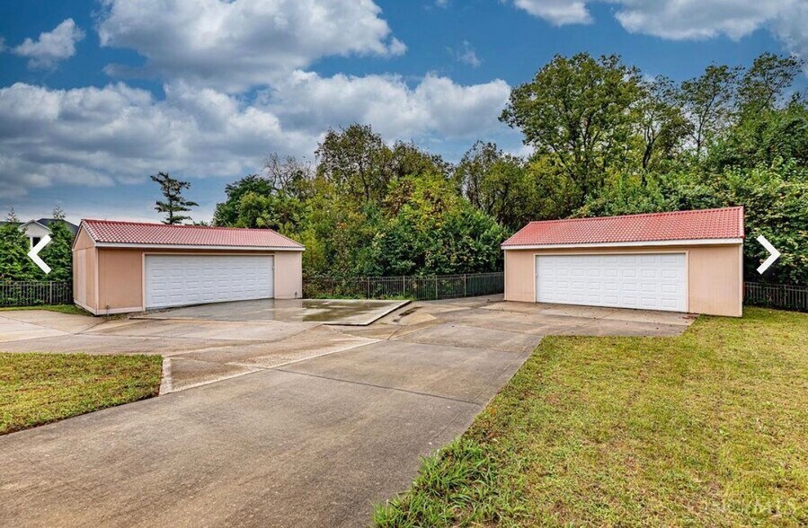 Building Photo - 3323 Devonian Dr