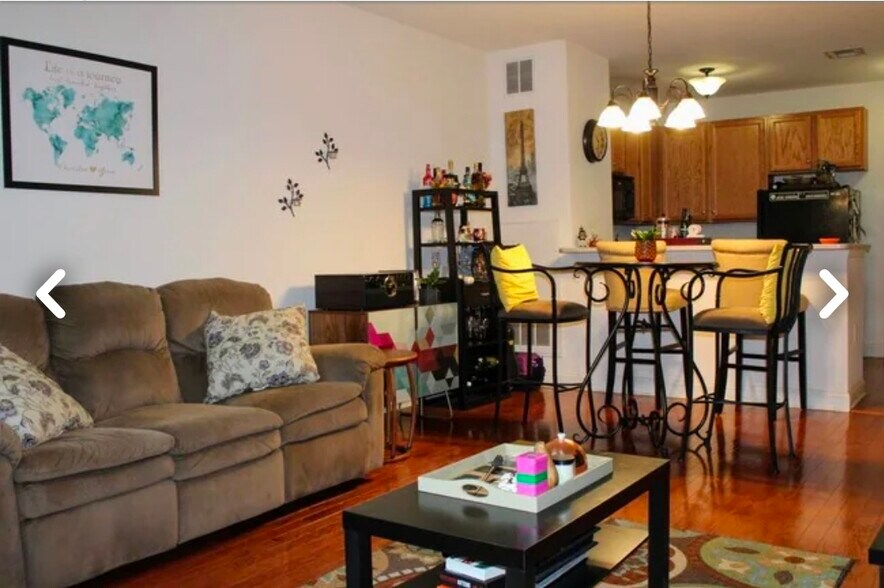 Building Photo - 200 W Elm St