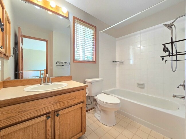 Building Photo - Bothell Home In Perfect Location!