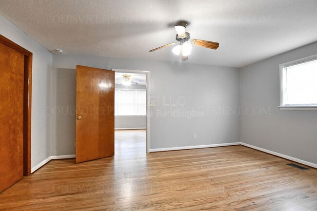 Building Photo - 170 Gillette Ave