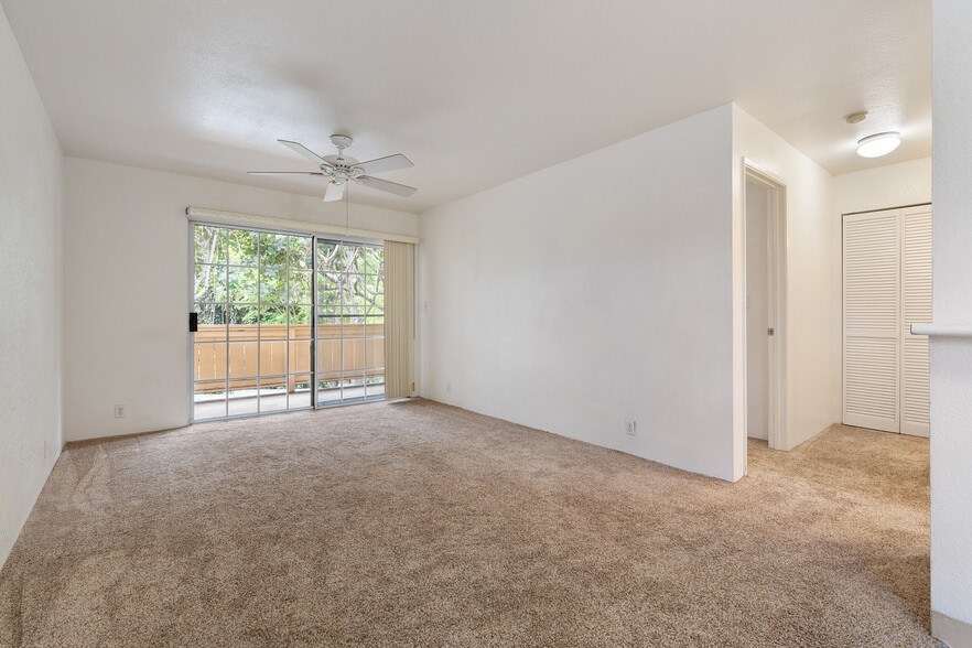 Primary Photo - 393 Mananai Pl