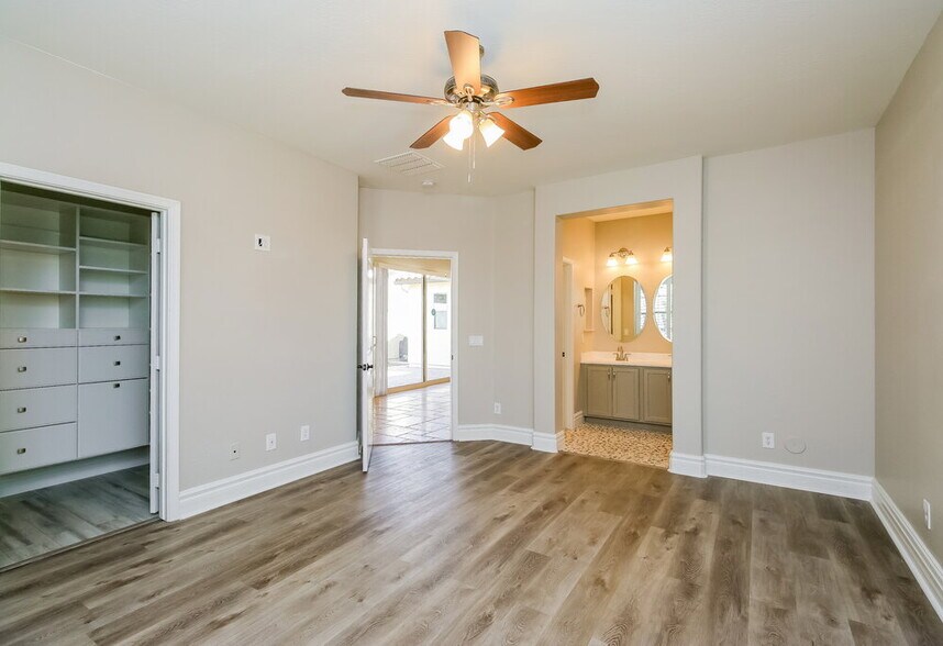 Building Photo - 4415 E Woodside Way