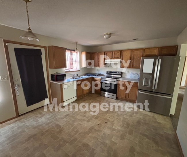 Building Photo - 2520 E Conquest St