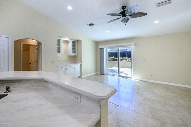 Building Photo - PRICE DROP!! ANNUAL UNFURNISHED HOME IN PUNTA GORDA