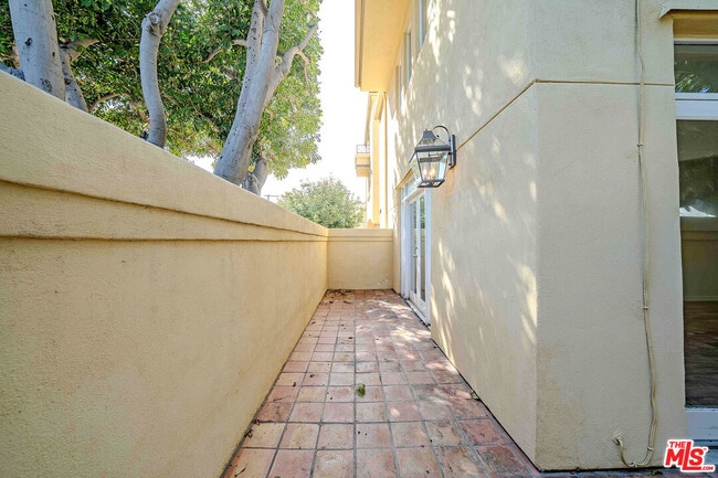 Building Photo - 2311 Schader Dr