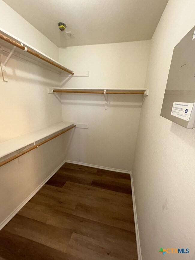 Building Photo - 4402 Golden Gate Dr