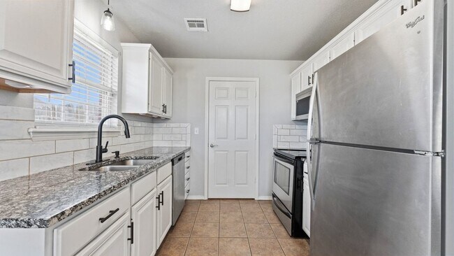 Building Photo - 440 Brookfield Dr