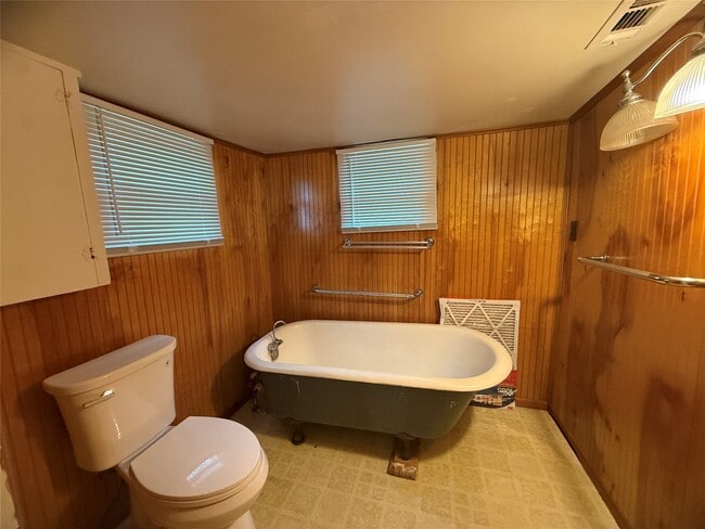 Building Photo - 1203 County Rd 254