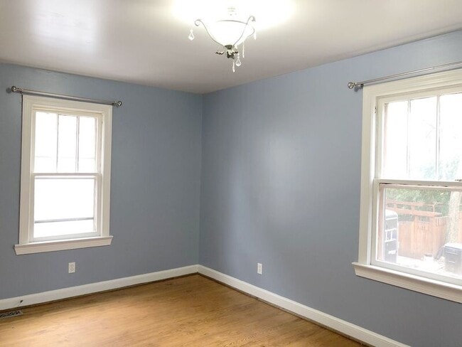 Building Photo - 226 Charles St