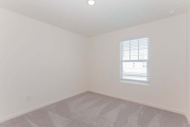 Building Photo - Fantastic 3bd/2.5ba home! Coming soon!