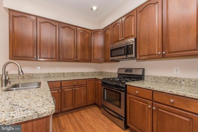 Building Photo - 117 Longpoint Way