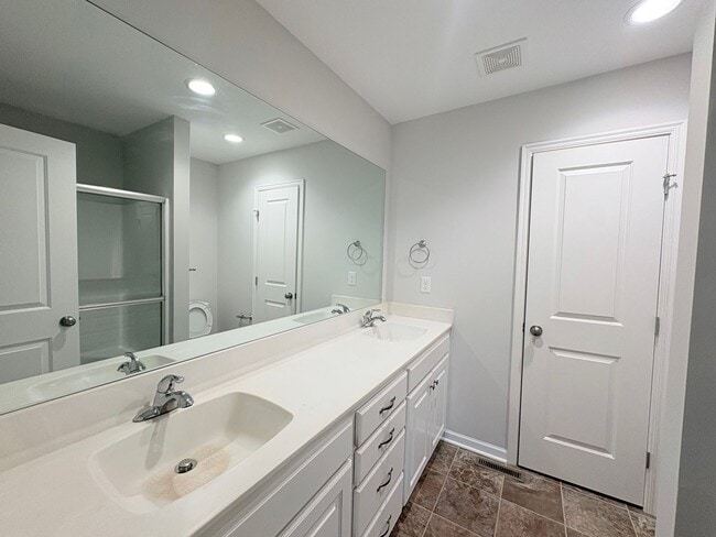 Building Photo - 3 Bedroom | 2.5 Bath | 2-Car Garage in Gra...