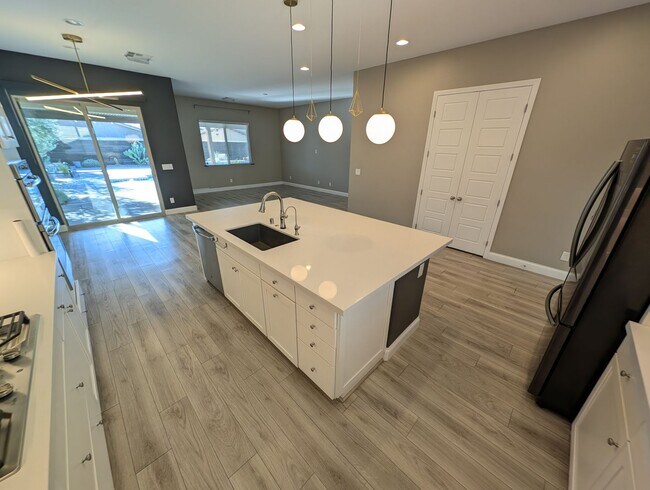 Building Photo - 4535 Herbert River Ave