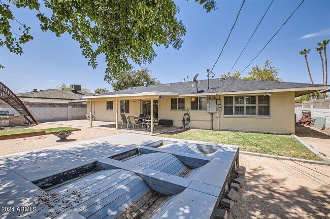 Building Photo - 3213 N 63rd Pl