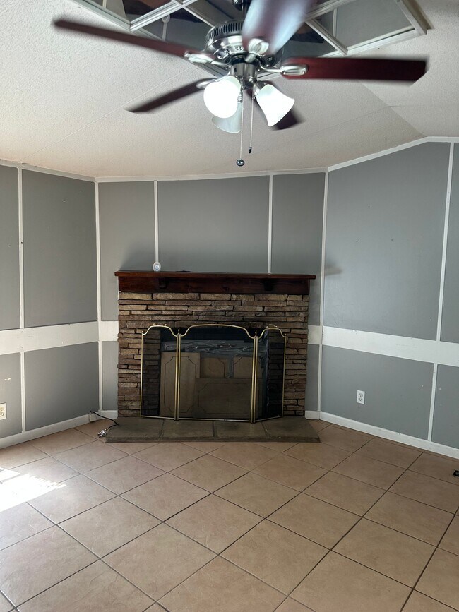 Building Photo - 16979 Pine Trail Dr