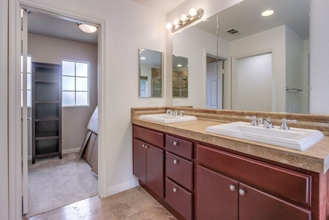 Building Photo - 4 Bedroom Cul-de-Sac home in San Elijo Hills!