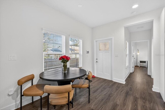 Building Photo - 115 E Broad St