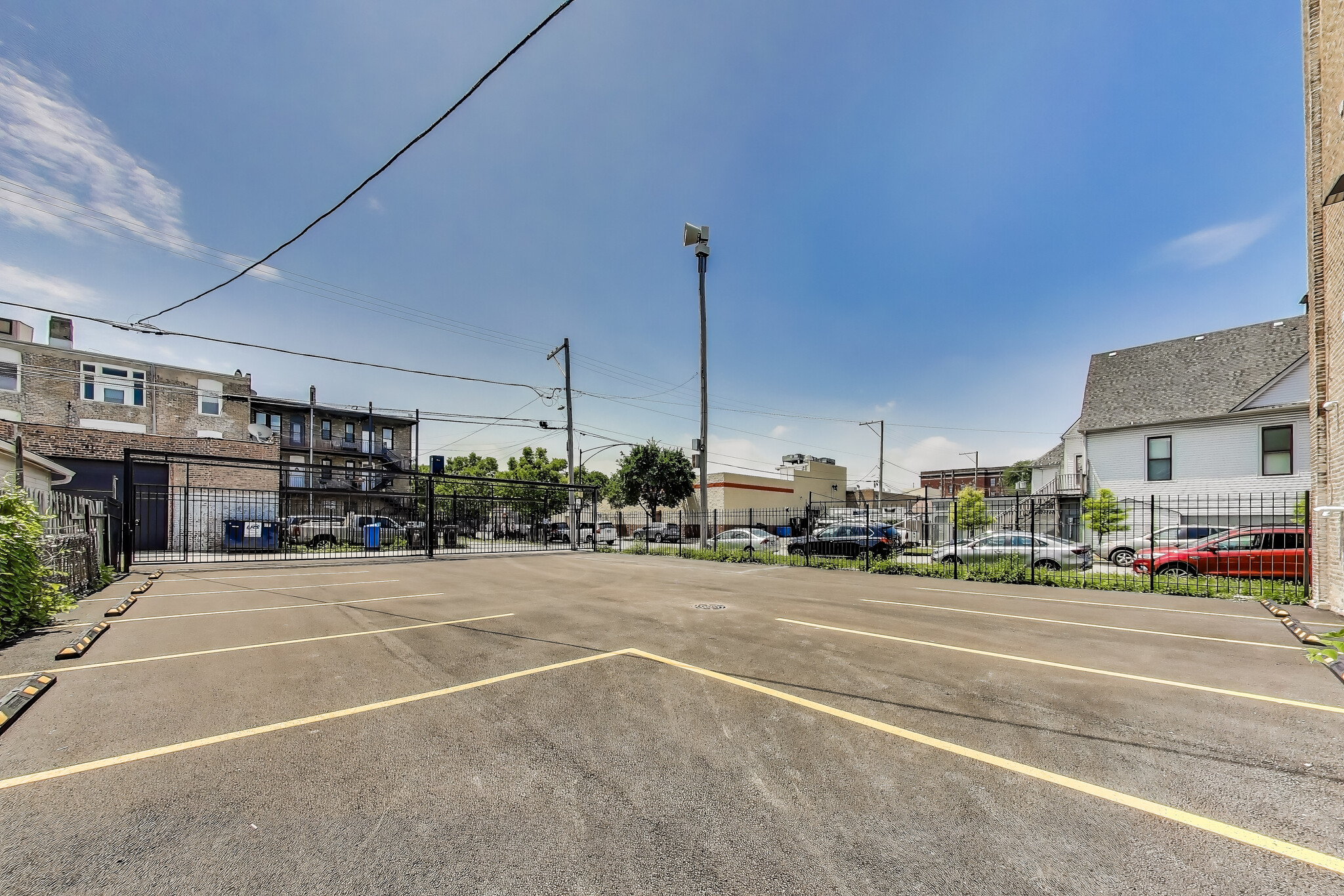 Building Photo - 2023 N Drake Ave