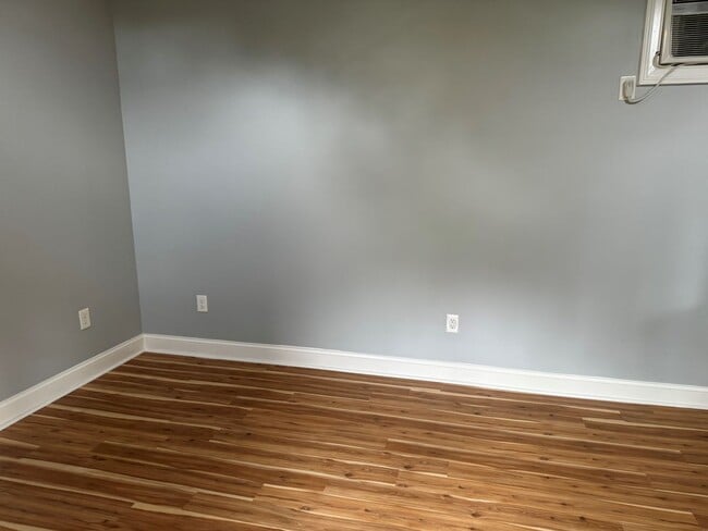 Building Photo - Beautiful Mid-town home 3br/2ba, newly ren...