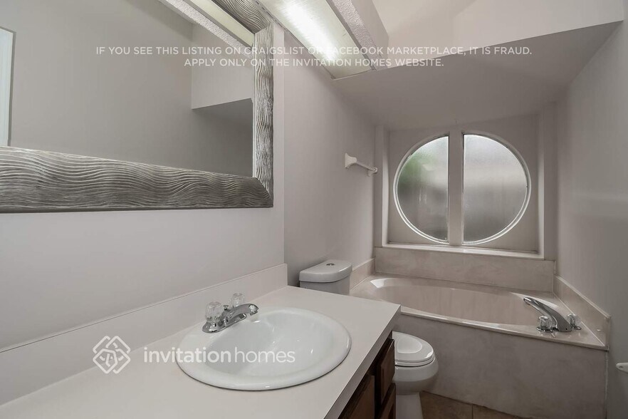 Building Photo - 8800 Fieldside Dr S