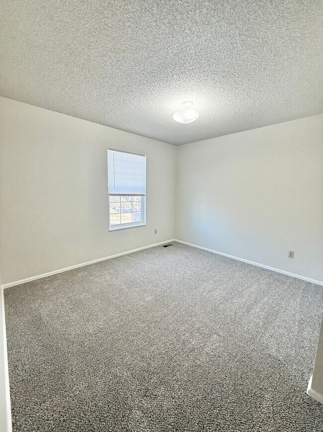 Building Photo - Beautiful Home on Picket for Rent!