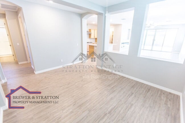 Building Photo - 15243 W Latham St