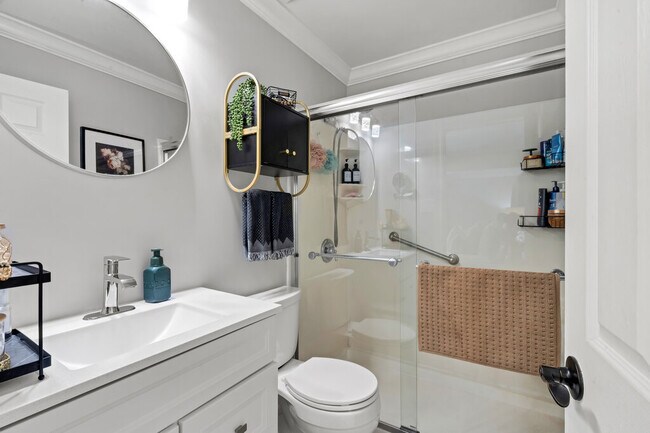Building Photo - 2947 Meramar Dr