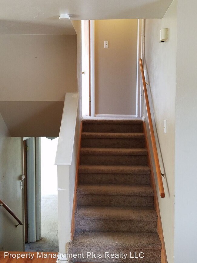 Building Photo - 4 br, 1.5 bath House - 1011 Yeager Dr