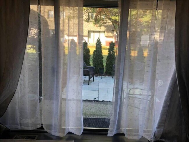 Private Patio - 25 Beekman Dr