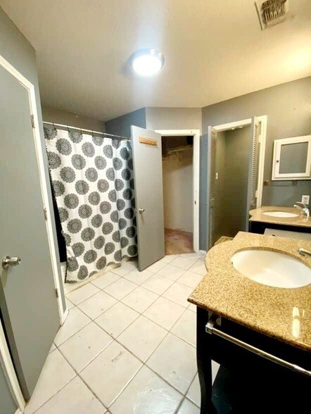 Building Photo - 1045 Pepperidge Dr